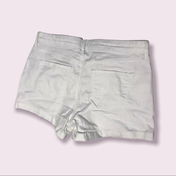 🌟SALE 2/$10.00‼️ CURVY COUTURE Women’s White Floral Pattern Jean Shorts Size 28 - Picture 3 of 4
